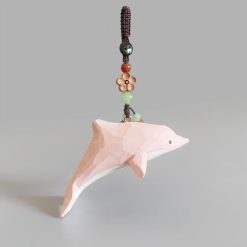 Móc Khóa Gỗ Cá Heo Hồng 8.5x4 cm, chạm tay