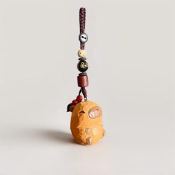 moc khoa go capybara baby 4 5x3 cm cham tay 2