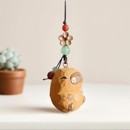 moc khoa go capybara baby 4 5x3 cm cham tay 3