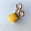 Móc Khóa Gỗ Sao May Mắn Vàng 4.3x4 cm, chạm tay