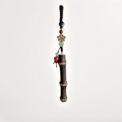 Móc khóa tre tím khắc thủ công