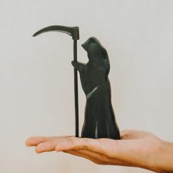 Tượng thần chết gỗ thủ công kèm lưỡi hái Halloween 13cm