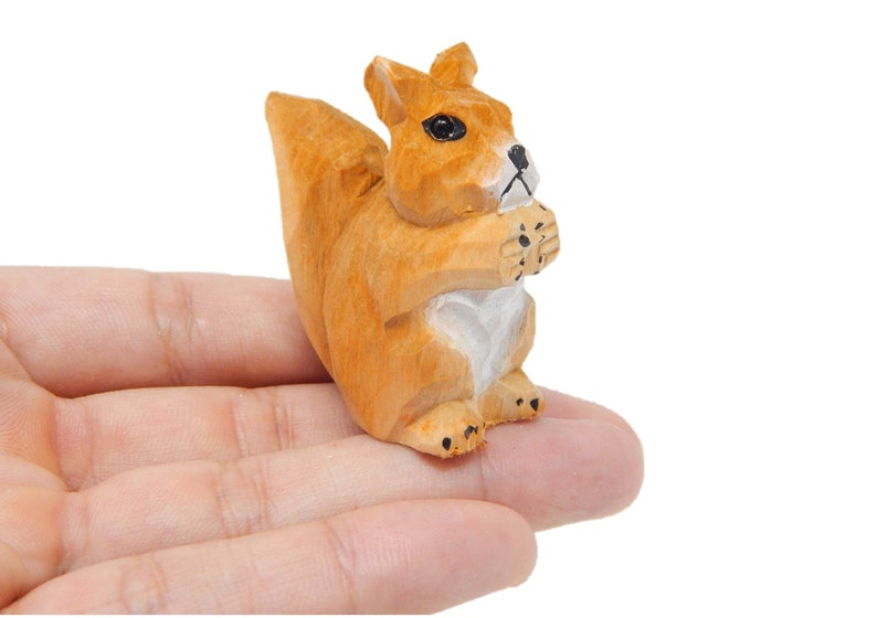 Tượng sóc gỗ bạch dương mini khắc tay 5.1 cm