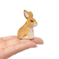 Tượng thỏ nâu khắc gỗ mini 5.1 cm