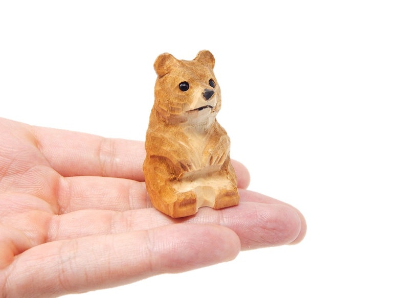 Tượng gấu nâu gỗ bạch dương khắc tay mini 5.1 cm