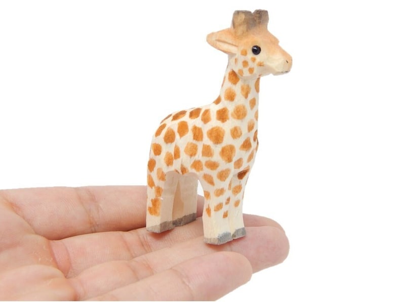 Tượng hươu cao cổ gỗ mini khắc tay 7.6 cm