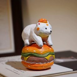 Tượng gỗ gấu trắng trên hamburger 8 cm, decor để bàn