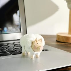 Tượng heo gỗ chạm tay 6 cm, áo bông trắng dễ thương