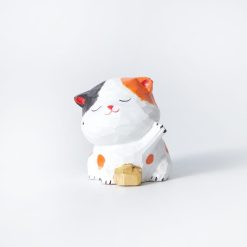 Tượng mèo tam thể gỗ cầm thỏi vàng 6x5x6 cm