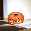 Tượng bí ngô ma gỗ chạm tay 8x7x5 cm để bàn Halloween