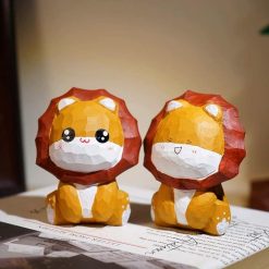 Tượng sư tử gỗ chạm tay cao 7.5 cm để bàn