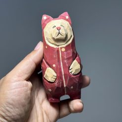 Tượng mèo gỗ tự nhiên áo đỏ chấm bi 12 cm
